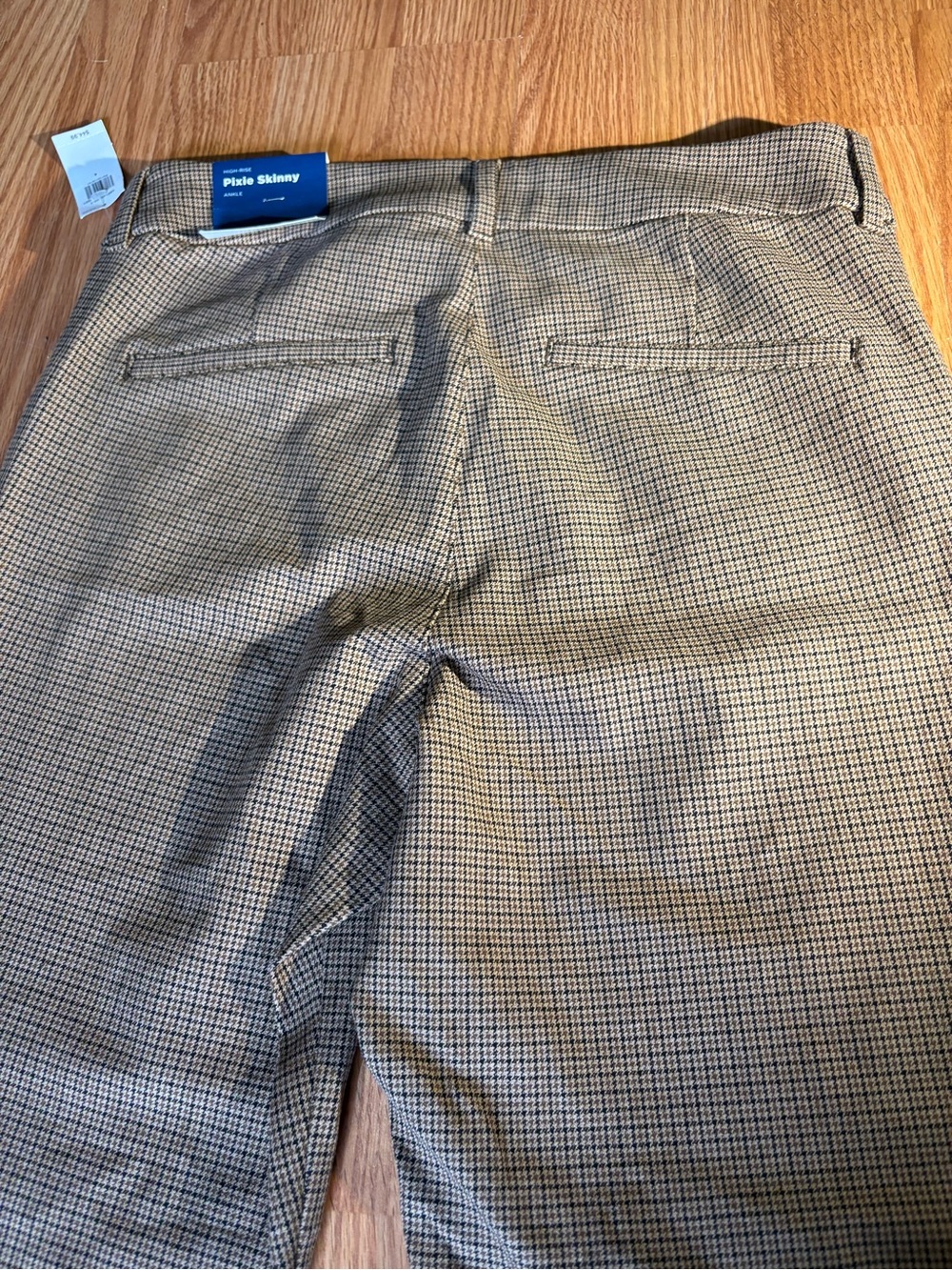 Old Navy Women's Brown Plaid Slim Pants - Picture 7 of 8
